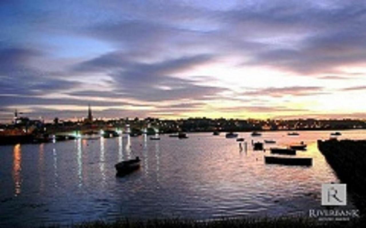 Ferrybank Riverbank House Hotel מראה חיצוני תמונה