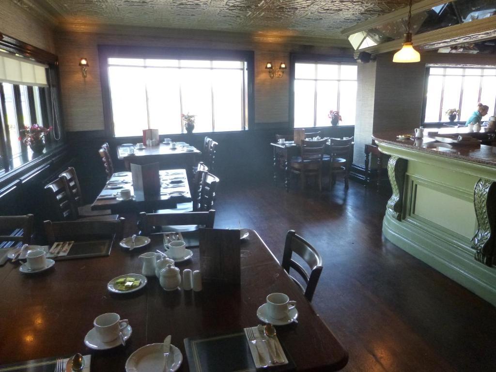 Ferrybank Riverbank House Hotel מראה חיצוני תמונה